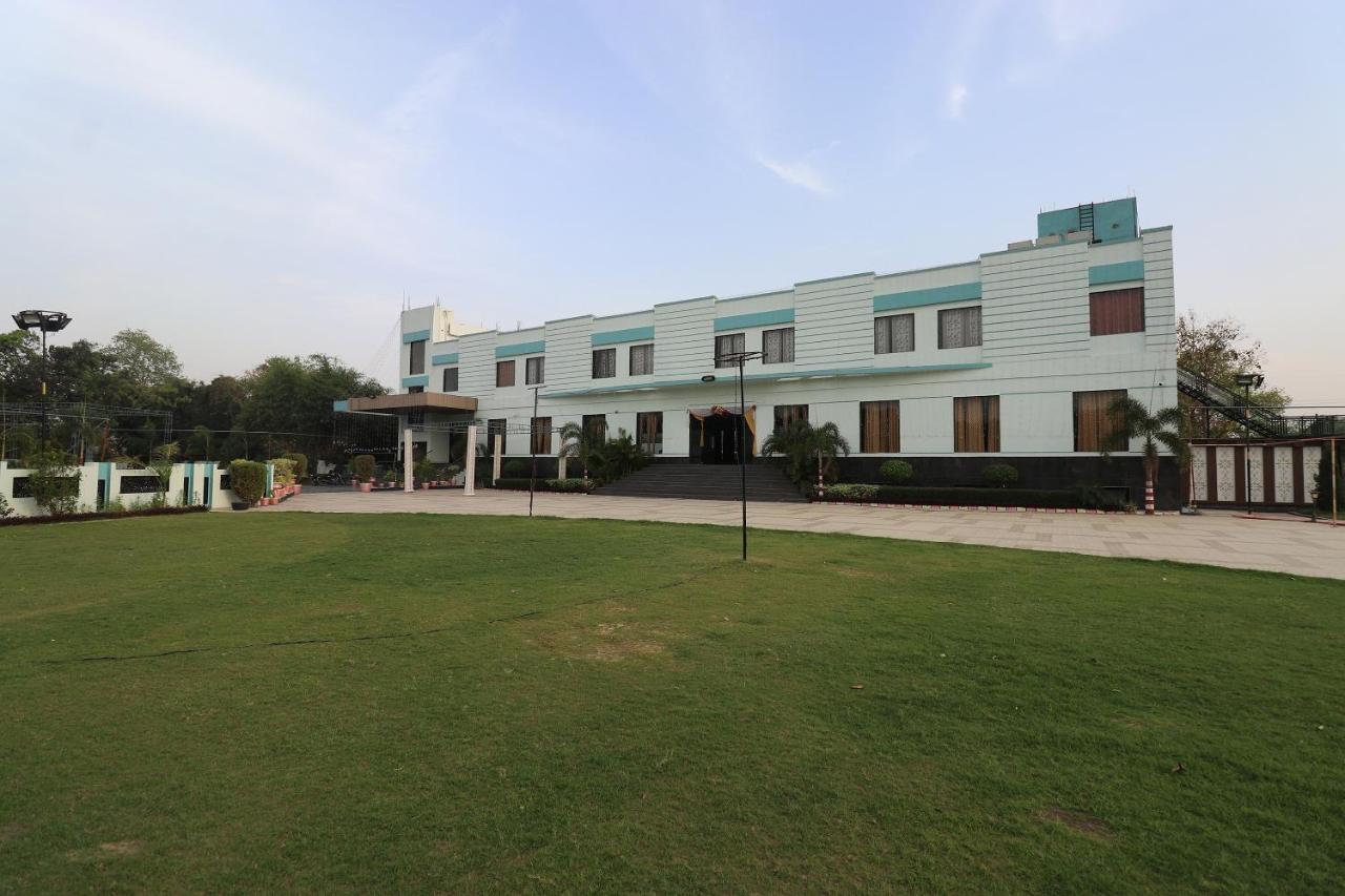 Oyo 33387 Laxmi Lawn And Resort Suite Лакхнау Экстерьер фото